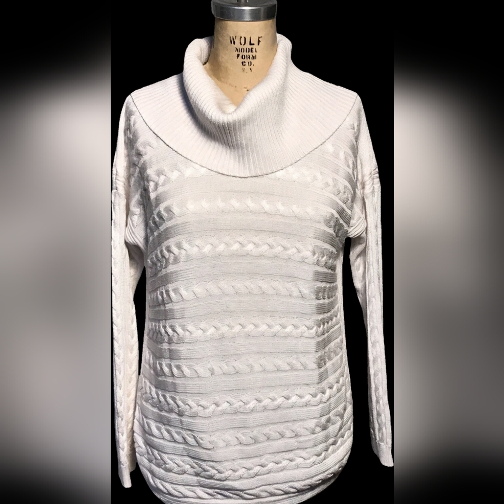 Lauren medium M cable knit cotton and viscose sweater.